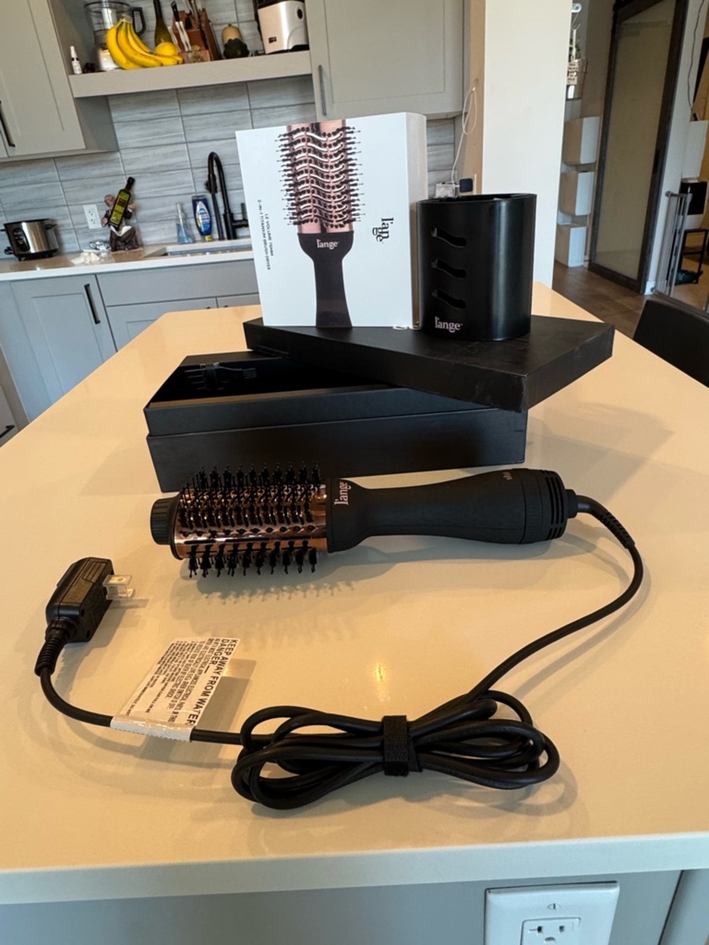 L'ANGE HAIR Le Volume 2-in-1 Titanium Blow Dryer Brush